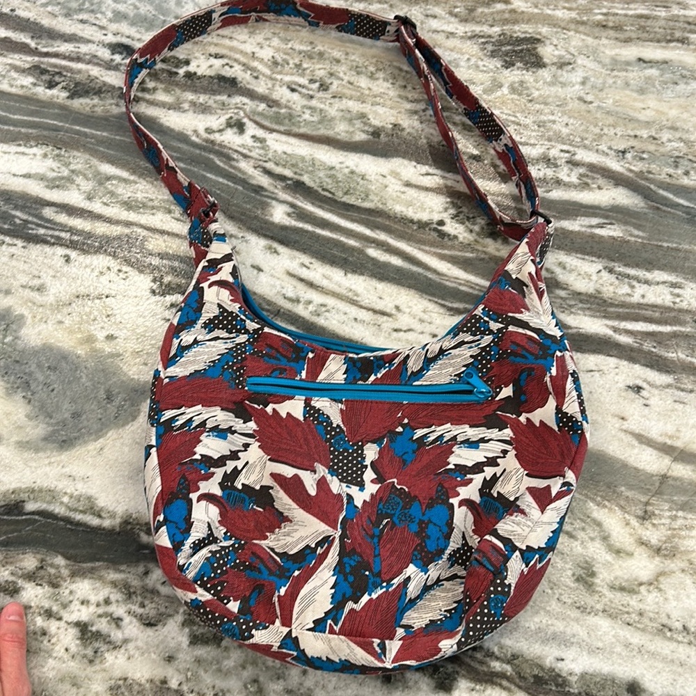 EUC KAVU Sling Purse